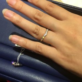 【銀座ダイヤモンドシライシの口コミ】 V字の細めで探していて、出来ればダイヤモンドがたくさん付いている指輪が…