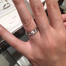 【俄(にわか)の口コミ】 エンゲージリングはひと花の桜が木に咲いたのをイメージし、マリッジリン…