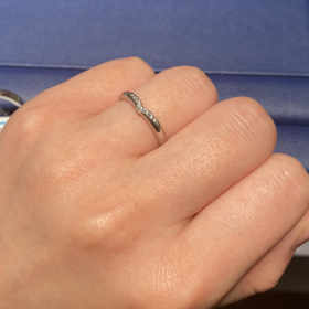 【銀座ダイヤモンドシライシの口コミ】 ・指輪のデザイン：プラチナ部分とダイヤモンドの両方が正面からバランス…