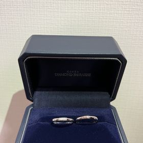 【銀座ダイヤモンドシライシの口コミ】 2人ともデザインは少し丸みのあるAnolyuを選びました。少し細めのデザイン…