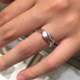 【A・D・A(エー・ディー・エー)の口コミ】 セットリング・・・一粒のダイヤモンドにまっすぐのリング、いわゆる王道…