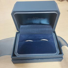 【銀座ダイヤモンドシライシの口コミ】 いくつか試着をしていく中で、唯一２人とも気に入った指輪がこちらでした…