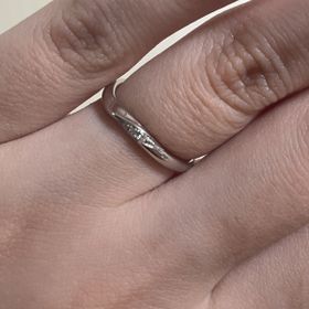 【ケイウノ ブライダル(K.UNO BRIDAL)の口コミ】 見た目がシンプルで綺麗なのと、リサータの意味がイタリア語で“笑顔…