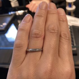 【エクセルコダイヤモンド(EXELCO DIAMOND)の口コミ】 素材はプラチナ、ストレートのものが良く、ダイヤモンドの数や大きさより…