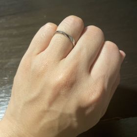 【ラザール ダイヤモンド(LAZARE DIAMOND)の口コミ】 シンプルな中にもワンポイントがあり飽きがこないもの、そして着け心地が…