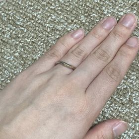 【アイプリモ(I-PRIMO)の口コミ】 右薬指にシルバーリング
右小指にゴールドリングだったので
結婚指輪はそ…