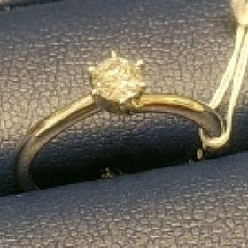 【銀座ダイヤモンドシライシの口コミ】 シンプルなデザインですが、しっかりとダイヤモンドを支える安定感が特徴…