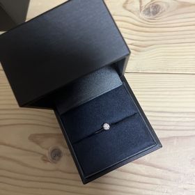 【ラザール ダイヤモンド(LAZARE DIAMOND)の口コミ】 一粒ダイヤモンドの指輪に惹かれました。日常生活でも邪魔にならないよう…