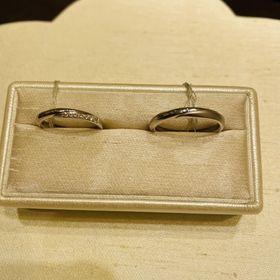 【TRECENTI(トレセンテ)の口コミ】 ストレートでシンプルなデザインを探していました。シンプルすぎず、かつ…