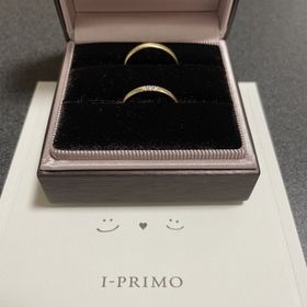 【アイプリモ(I-PRIMO)の口コミ】 指輪の素材はK18金であり、ゴールドのシンプルな形に心惹かれました。新郎…