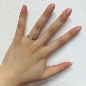 【ラザール ダイヤモンド(LAZARE DIAMOND)の口コミ】 シンプルで日常つけていても邪魔にならないものを探していました。
着けて…