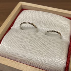 【TOMOE(トモエ)の口コミ】 S字ウェーブの指輪を探していました。いくつかのブランドの指輪を試着させ…