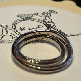 【ケイウノ ブライダル(K.UNO BRIDAL)の口コミ】 形は、新郎の好みがウェーブ型のものだったのと、いくつか試着してみたと…