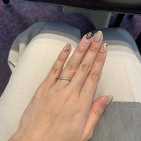 【ケイウノ ブライダル(K.UNO BRIDAL)の口コミ】 ダイヤがななめにはいっており、形もウェーブでS字になっている形なので、…