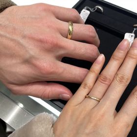 【ティファニー(Tiffany & Co.)の口コミ】 シンプルなデザインが好みで、店員さんに好みを説明したら素早く様々なレ…