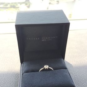 【ラザール ダイヤモンド(LAZARE DIAMOND)の口コミ】 指輪のデザインとダイヤモンドの輝きに惚れました！暗闇でも輝くダイヤモ…