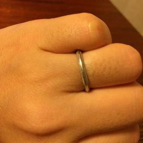 【ティファニー(Tiffany & Co.)の口コミ】 主人は普段から指輪をつけたことがない人で、結婚指輪が初めてつける指輪…