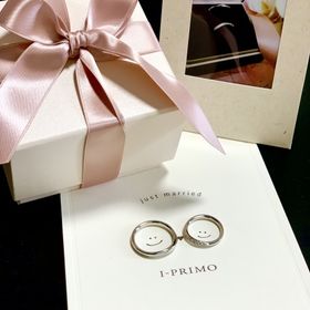 【アイプリモ(I-PRIMO)の口コミ】 曲線を描いたリングが好みで、沢山試着した中で
曲線のラインとダイヤの細…