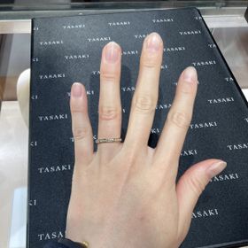 【TASAKI(タサキ)の口コミ】 ハーフエタニティリングを中心に見ていましたが、さくらゴールドのカラー…