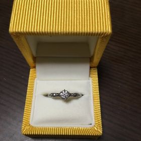 【ケイウノ ブライダル(K.UNO BRIDAL)の口コミ】 これは、旦那がオーダーメイドでデザインしてくれました。
世界に１つしか…