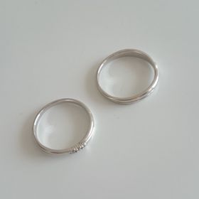 【STAR JEWELRY(スタージュエリー)の口コミ】 仕事柄お互い指輪ははずして仕事をするので、はずしやすいように細いタイ…