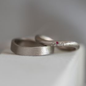 【Cayof(カヨフ)の口コミ】 Instagramに掲載されている指輪に惹かれて来店しました。
指輪の加工や形…