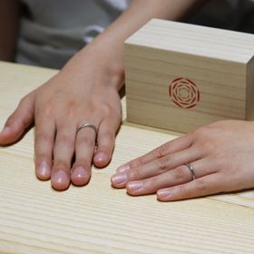 【出雲結(いずもゆい)の口コミ】 SNSで2人の名前の風、結が入っている「風結」の指輪を見つけて、名前から…