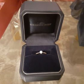 【銀座ダイヤモンドシライシの口コミ】 デザインが第一でした。派手すぎず、地味すぎず、飽きないデザインを求め…