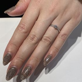 【YUKIZAKI BRIDAL(ユキザキブライダル)の口コミ】 色々なデザインのものを試着させていただき、リングの太さが細身のものが…