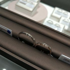 【アイプリモ(I-PRIMO)の口コミ】 デザインに一目惚れしました。
仕事上シンプルなデザインを選びましたが、…