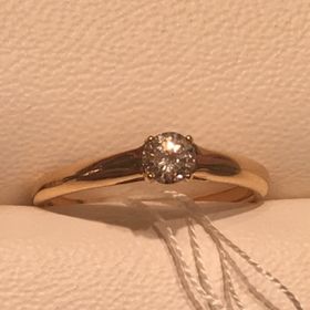 【STAR JEWELRY(スタージュエリー)の口コミ】 少しボリュームがあるけれど女性らしいデザインで指も綺麗に見えると思い…