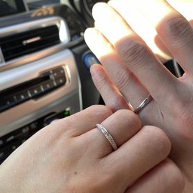 【ラザール ダイヤモンド(LAZARE DIAMOND)の口コミ】 アプローズというデザインの輝きに一目惚れしたため。
ハーフエタニティで…