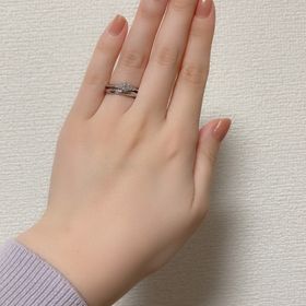 【エクセルコダイヤモンド(EXELCO DIAMOND)の口コミ】 まずは婚約指輪を選びました。あまりダイヤの土台の高さが高過ぎず、細か…