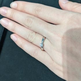 【ティファニー(Tiffany & Co.)の口コミ】 人気のティファニーハーモニーの婚約指輪です。ダイヤモンドの高さが低め…