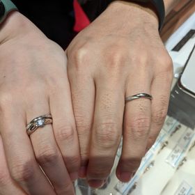 【銀座ダイヤモンドシライシの口コミ】 婚約指輪を普段使いしたかったため、ダイヤモンドが飛び出ていないデザイ…