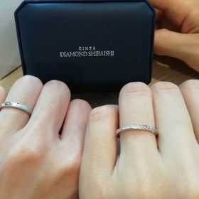 【銀座ダイヤモンドシライシの口コミ】 ・デザインはシンプルで少し遊び心があるものを探してました。
・また、ギ…
