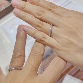 【TRECENTI(トレセンテ)の口コミ】 結婚指輪らしさもあり、豪華さも兼ね備えたデザインが良いと思いました。
…