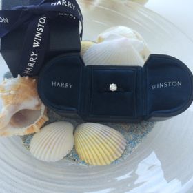 【ハリー・ウィンストン(Harry Winston)の口コミ】 婚約指輪にハリーウィンストンを頂くことがずっと夢でした。
プロポーズ前…
