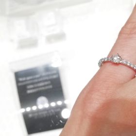 【festaria bijou SOPHIA(フェスタリア ビジュソフィア)の口コミ】 婚約指輪は結婚指輪よりも華やかでキラキラと光るデザインのものが良いな…