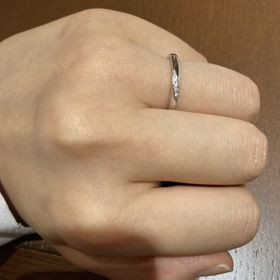 【TRECENTI(トレセンテ)の口コミ】 価格も予算内で、斜めに入ったダイヤモンドがキラッと光り素敵でした。お…