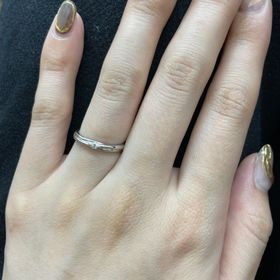 【銀座ダイヤモンドシライシの口コミ】 ありきたりのシンプルなデザインよりもシンプルの中にもデザイン性があり…