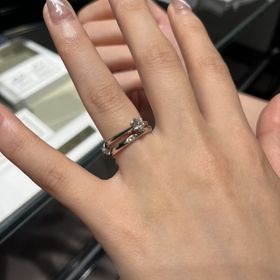 【銀座ダイヤモンドシライシの口コミ】 ダイヤモンドがとても映えるリングだったのが１番の決め手で、他社よりも…