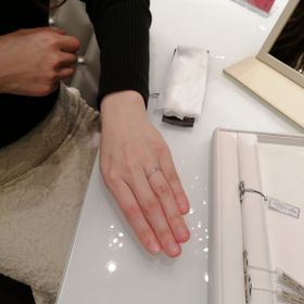 【RosettE(ロゼット)の口コミ】 当初は1つのダイヤが付いた、少し太めの指輪がほしいと思っていました。し…