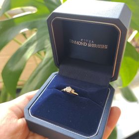 【銀座ダイヤモンドシライシの口コミ】 自身の手の形状に合ったウェーブ型、指の華奢さに勝ちすぎないデザイン、…