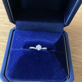 【銀座ダイヤモンドシライシの口コミ】 元々はとにかくシンプルで、夫が用意してくれたダイヤモンドが映えるもの…