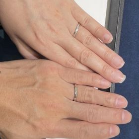 【4℃ BRIDAL(ヨンドシーブライダル)の口コミ】 指輪の決め手は、デザインが2人ともとても気に入ったからです。見た目は、…