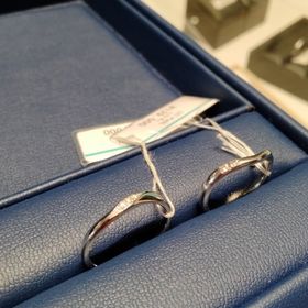 【銀座ダイヤモンドシライシの口コミ】 なるべくシンプルなものが良かったので、ストレートでデザインなしのもの…