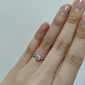 【アイプリモ(I-PRIMO)の口コミ】 どこから見てもダイヤモンドが見えるので、正面からはもちろん、正面以外…