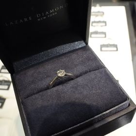 【ラザール ダイヤモンド(LAZARE DIAMOND)の口コミ】 他店と比べるとダイヤの輝きが全然違いました！また、結婚指輪との重ね付…