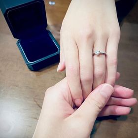 【銀座ダイヤモンドシライシの口コミ】 婚約指輪は憧れで、一生大切にしたいので、色々なブランドを調べたり店舗…
